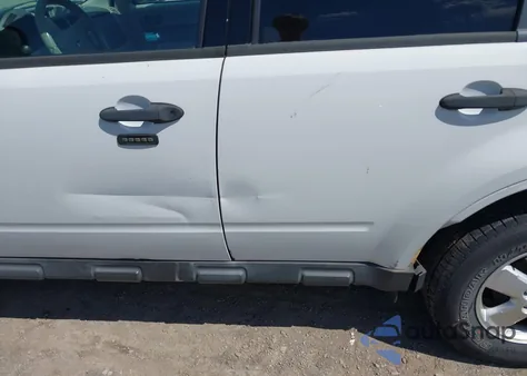 2012 Ford Escape Xlt z USA, uszkodzony, nr VIN 1FMCU9D72CKB92510